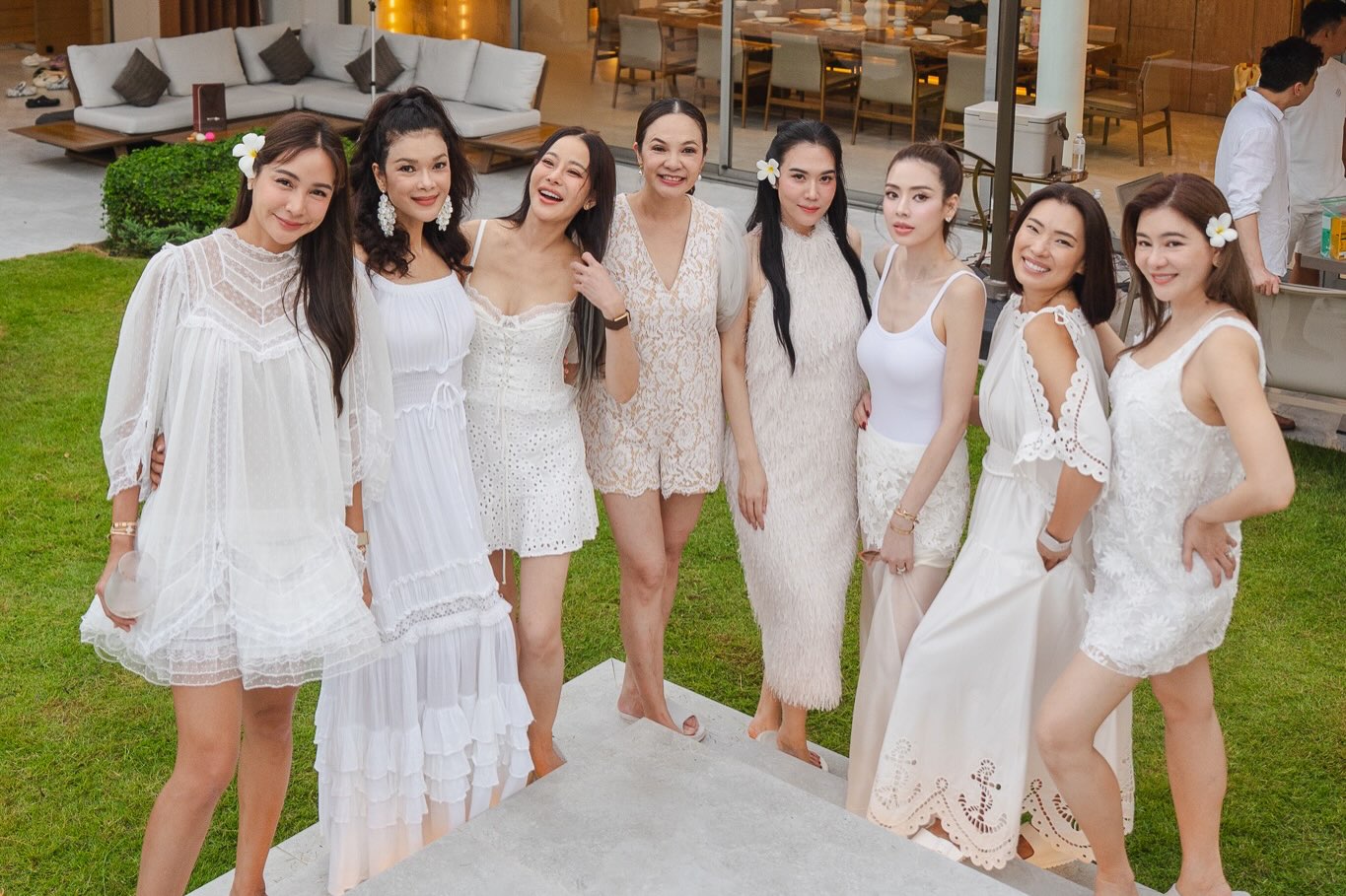 เอ๋ - พรทิพย์ สกิดใจ