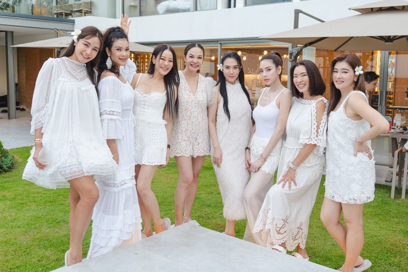 เอ๋ - พรทิพย์ สกิดใจ