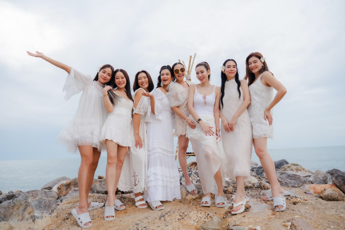 เอ๋ - พรทิพย์ สกิดใจ
