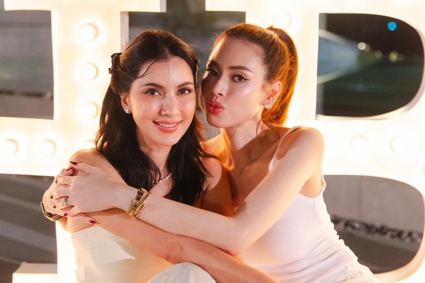 เอ๋ - พรทิพย์ สกิดใจ