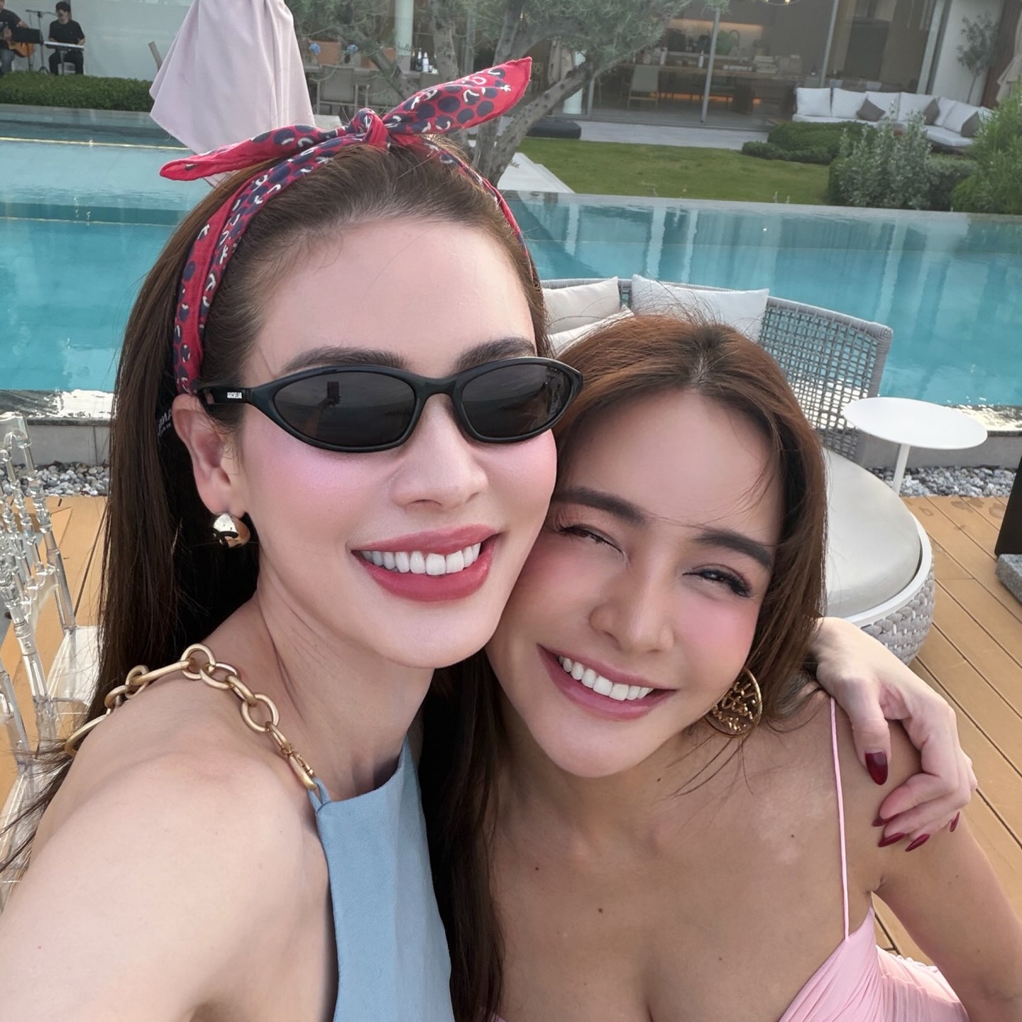เอ๋ - พรทิพย์ สกิดใจ