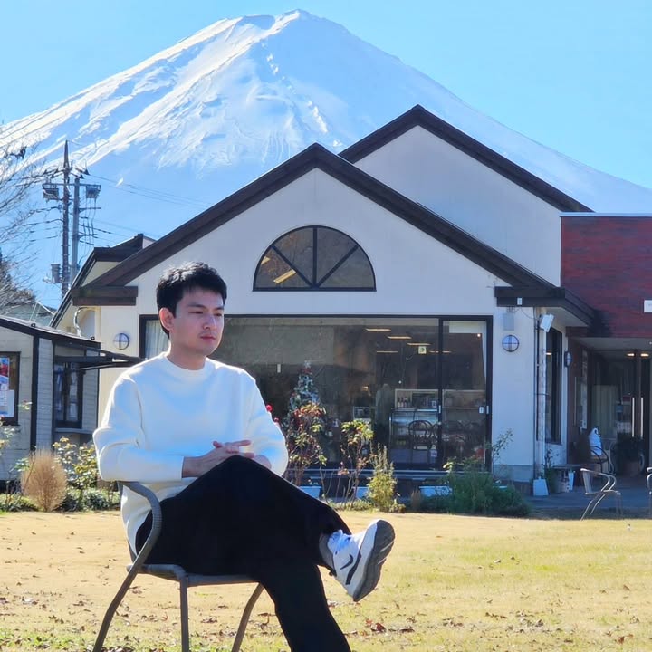 เจมส์ - ภูริพรรธน์ เวชวงศาเตชาวัชร์