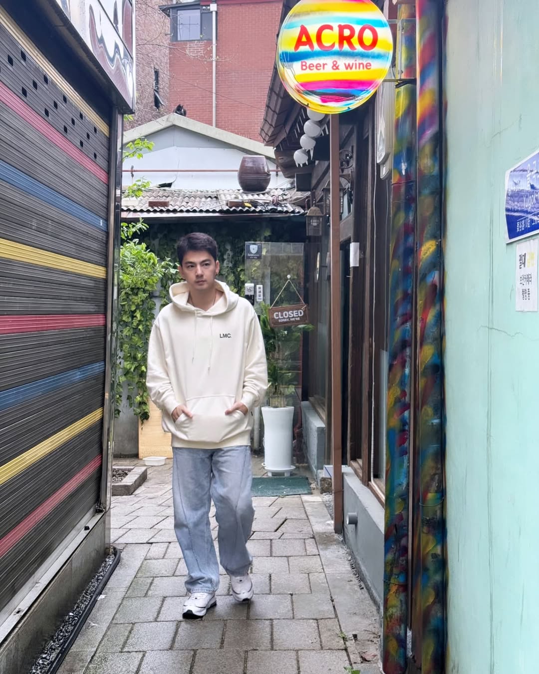เจมส์ - ภูริพรรธน์ เวชวงศาเตชาวัชร์