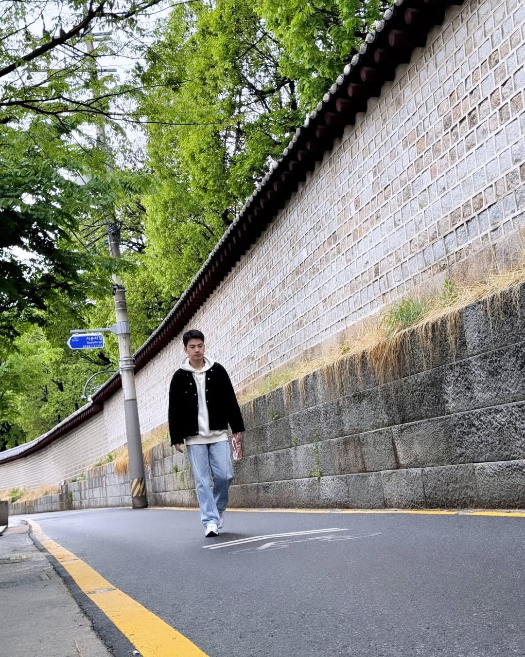 เจมส์ - ภูริพรรธน์ เวชวงศาเตชาวัชร์