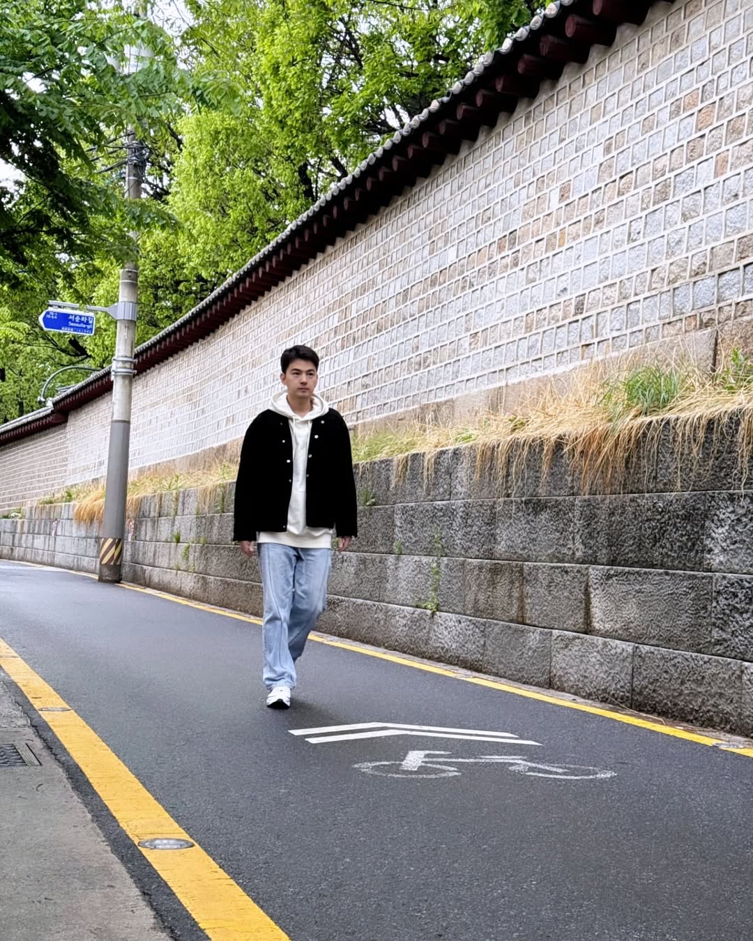 เจมส์ - ภูริพรรธน์ เวชวงศาเตชาวัชร์