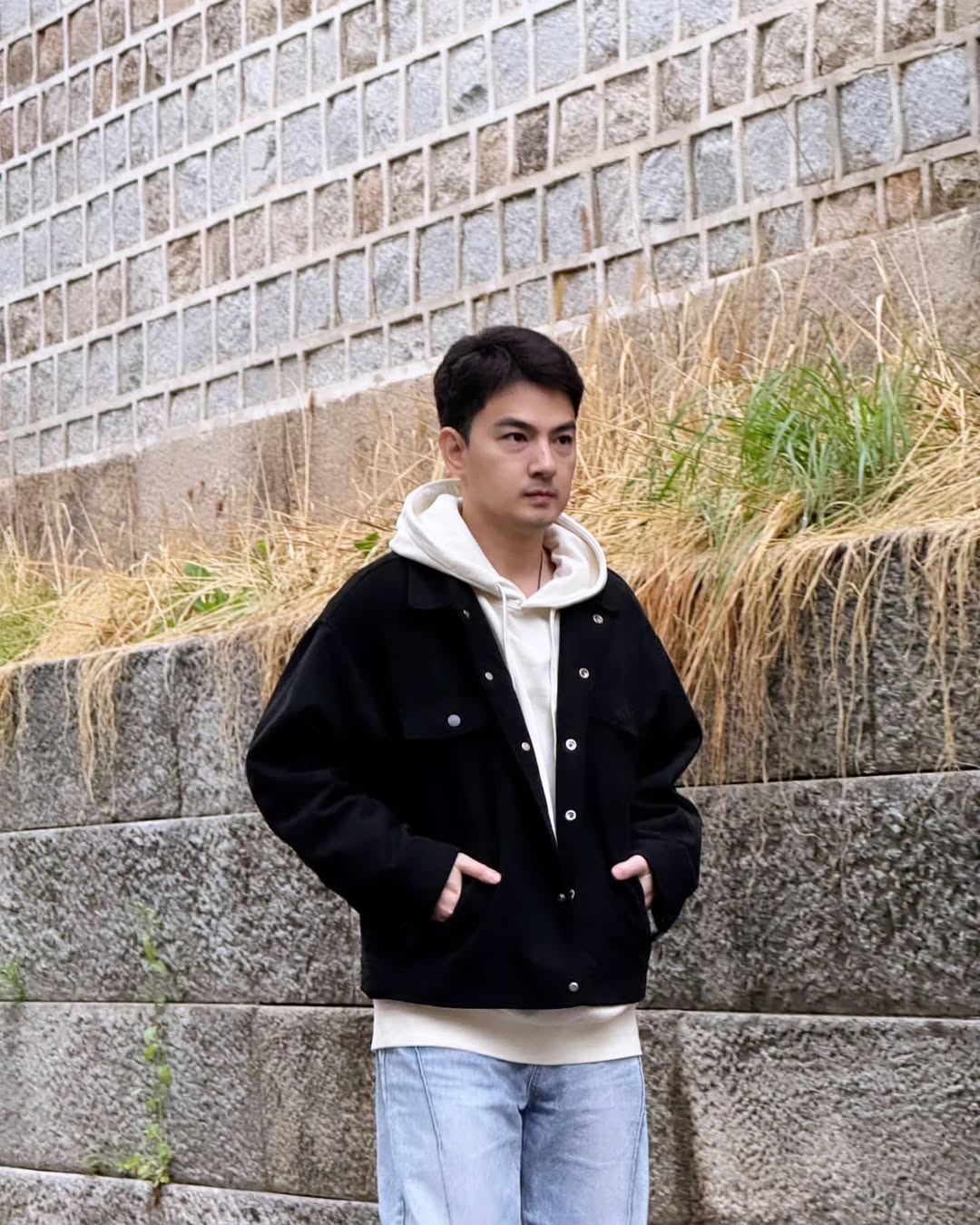 เจมส์ - ภูริพรรธน์ เวชวงศาเตชาวัชร์