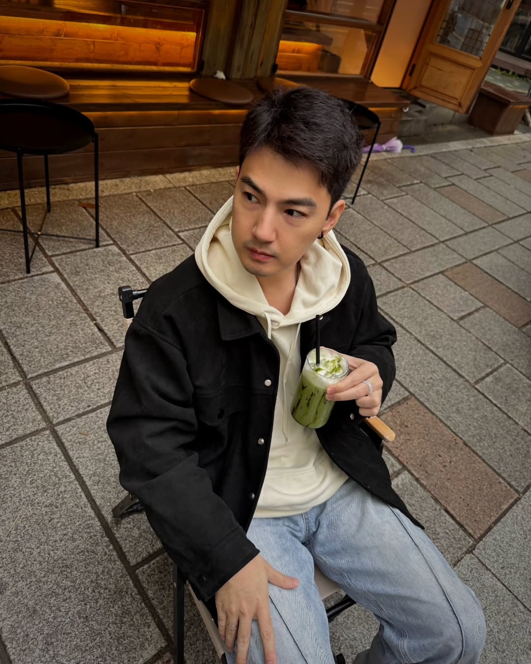 เจมส์ - ภูริพรรธน์ เวชวงศาเตชาวัชร์