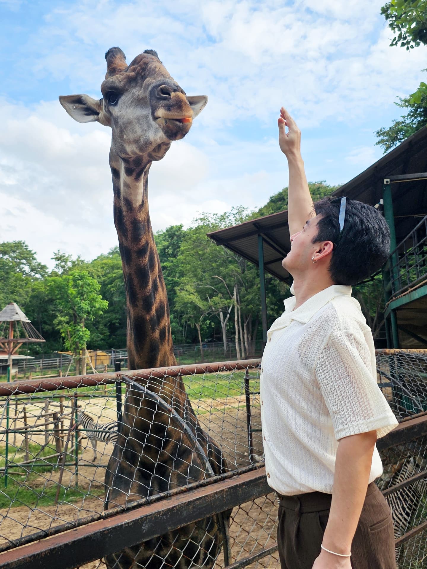 เจมส์ - ภูริพรรธน์ เวชวงศาเตชาวัชร์