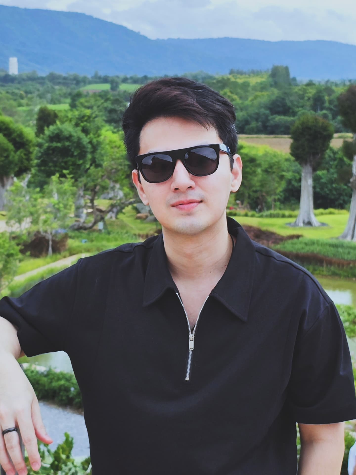 เจมส์ - ภูริพรรธน์ เวชวงศาเตชาวัชร์