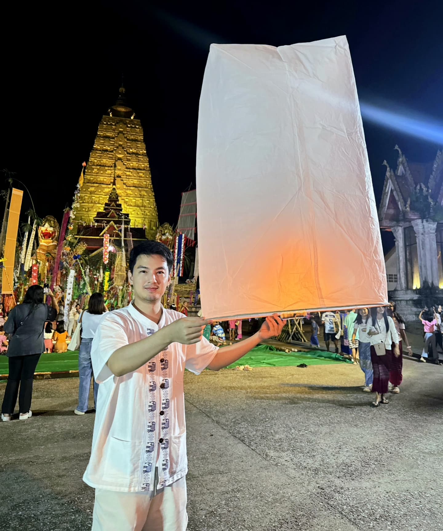 เจมส์ - ภูริพรรธน์ เวชวงศาเตชาวัชร์
