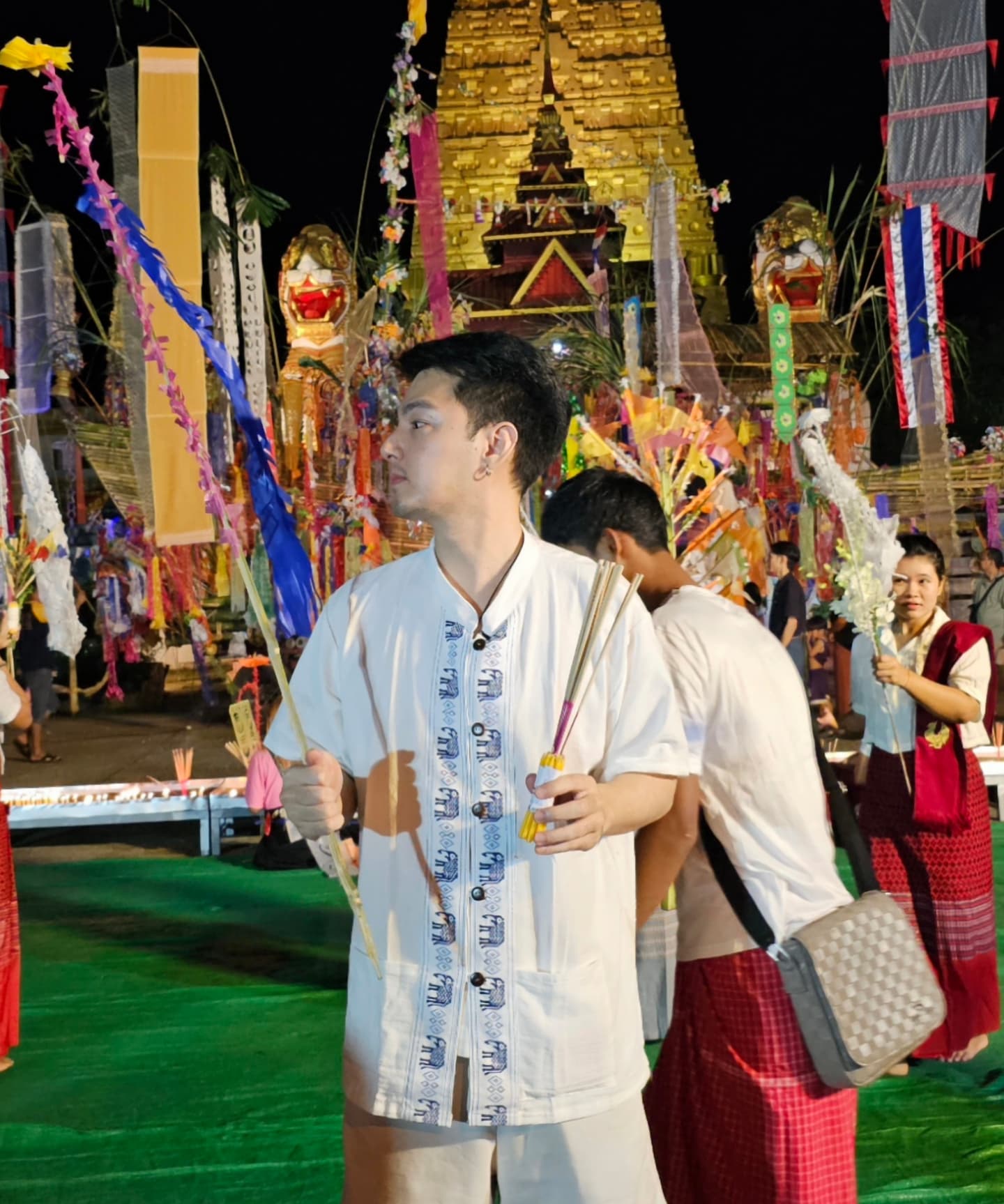 เจมส์ - ภูริพรรธน์ เวชวงศาเตชาวัชร์
