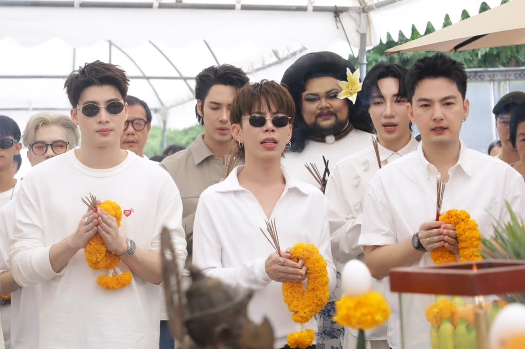 เจมส์ - ภูริพรรธน์ เวชวงศาเตชาวัชร์