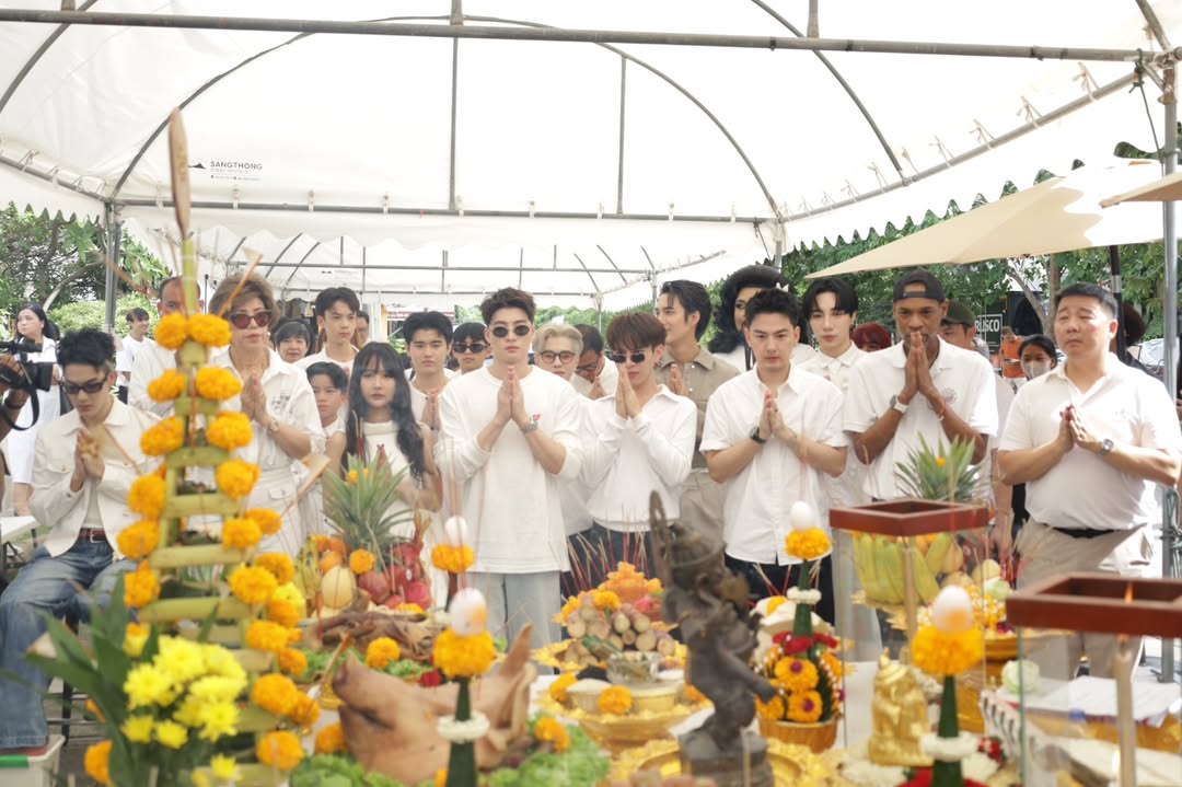 เจมส์ - ภูริพรรธน์ เวชวงศาเตชาวัชร์