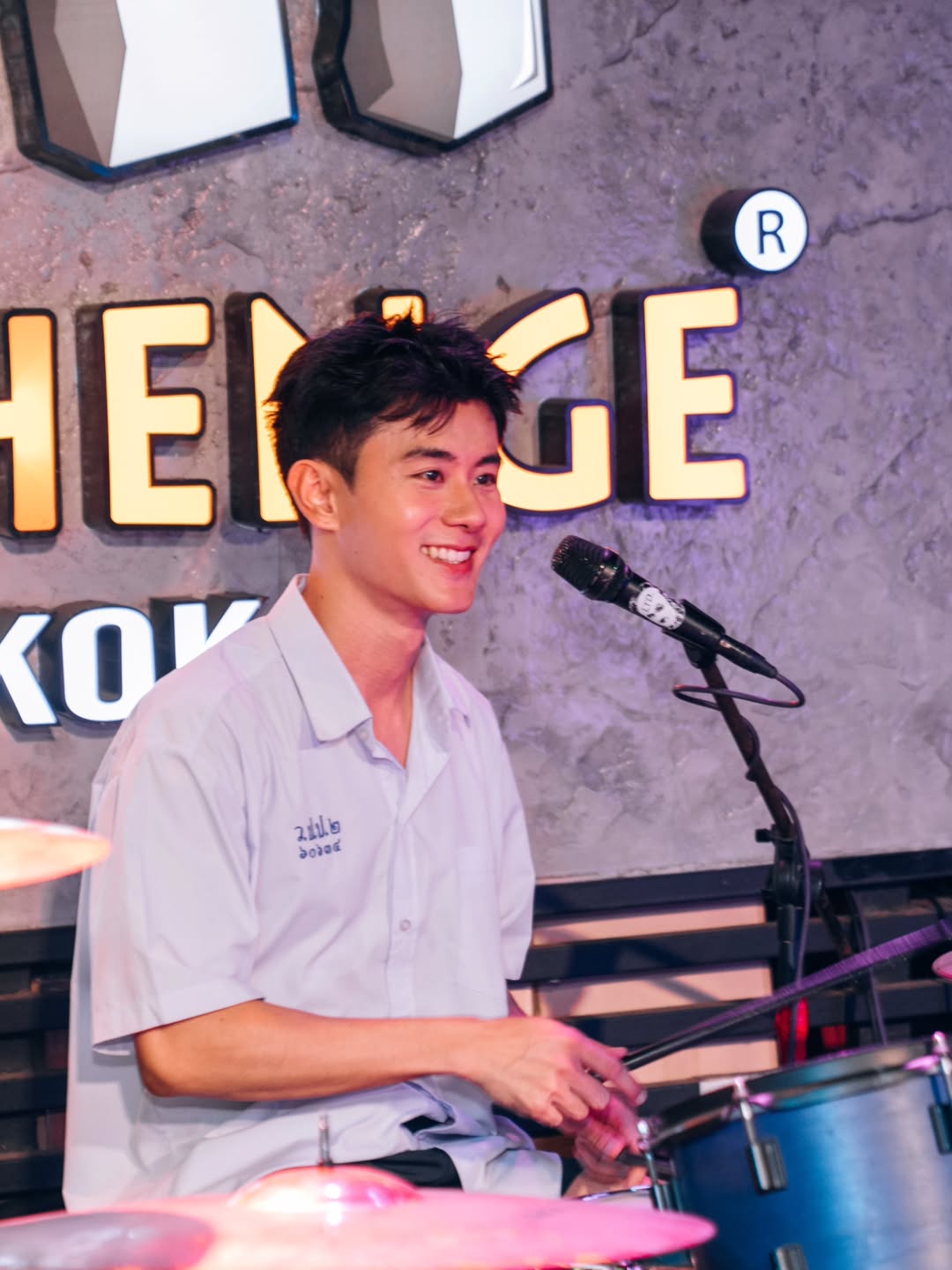 เจมส์ - ภูริพรรธน์ เวชวงศาเตชาวัชร์