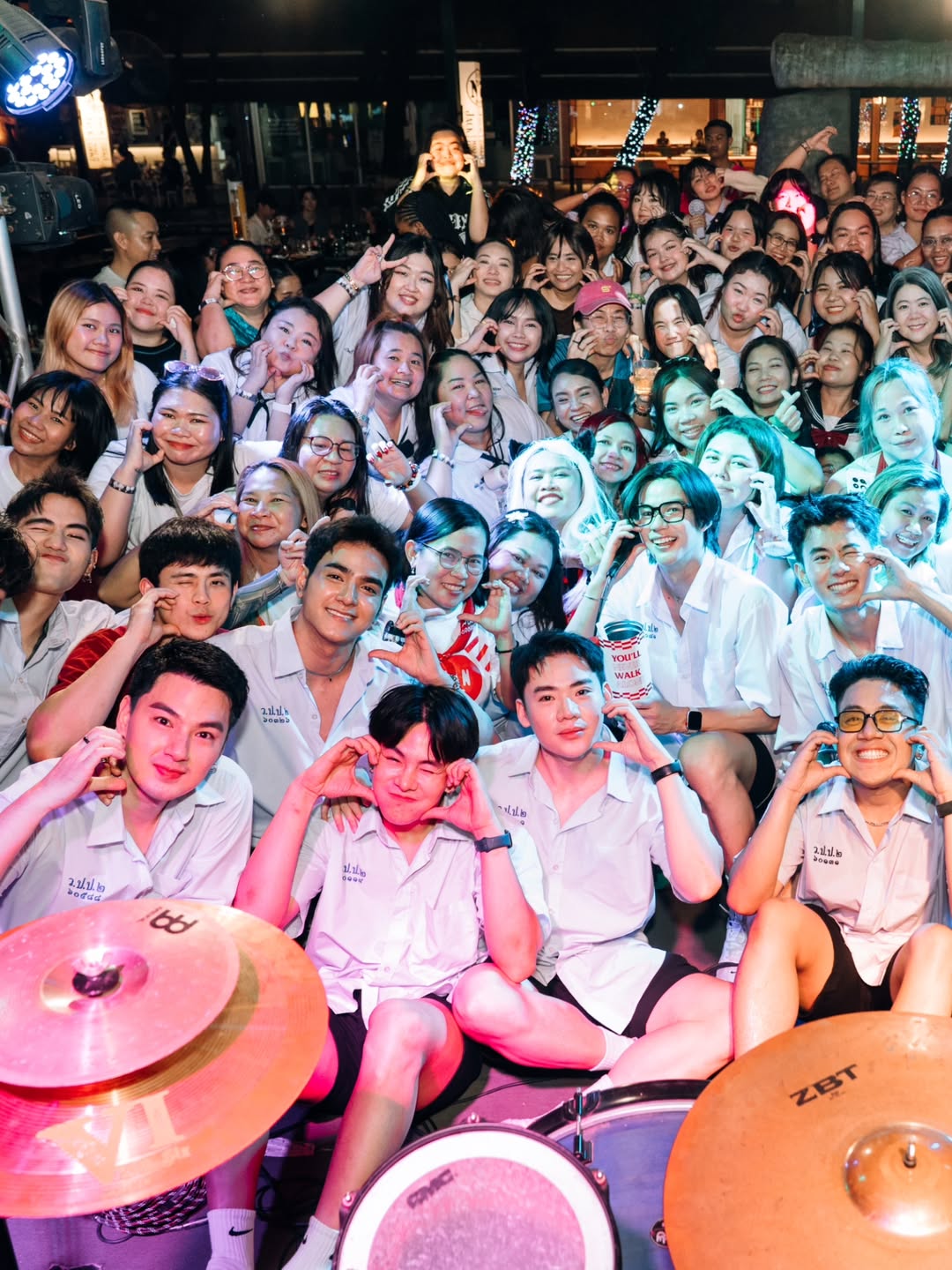 เจมส์ - ภูริพรรธน์ เวชวงศาเตชาวัชร์