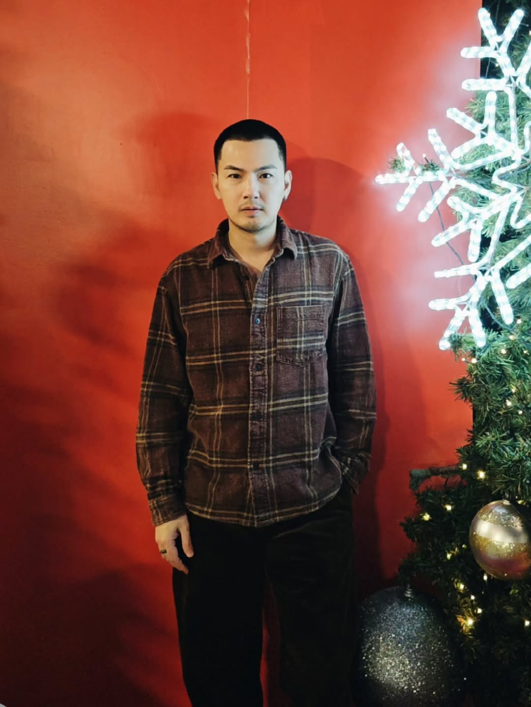 เจมส์ - ภูริพรรธน์ เวชวงศาเตชาวัชร์