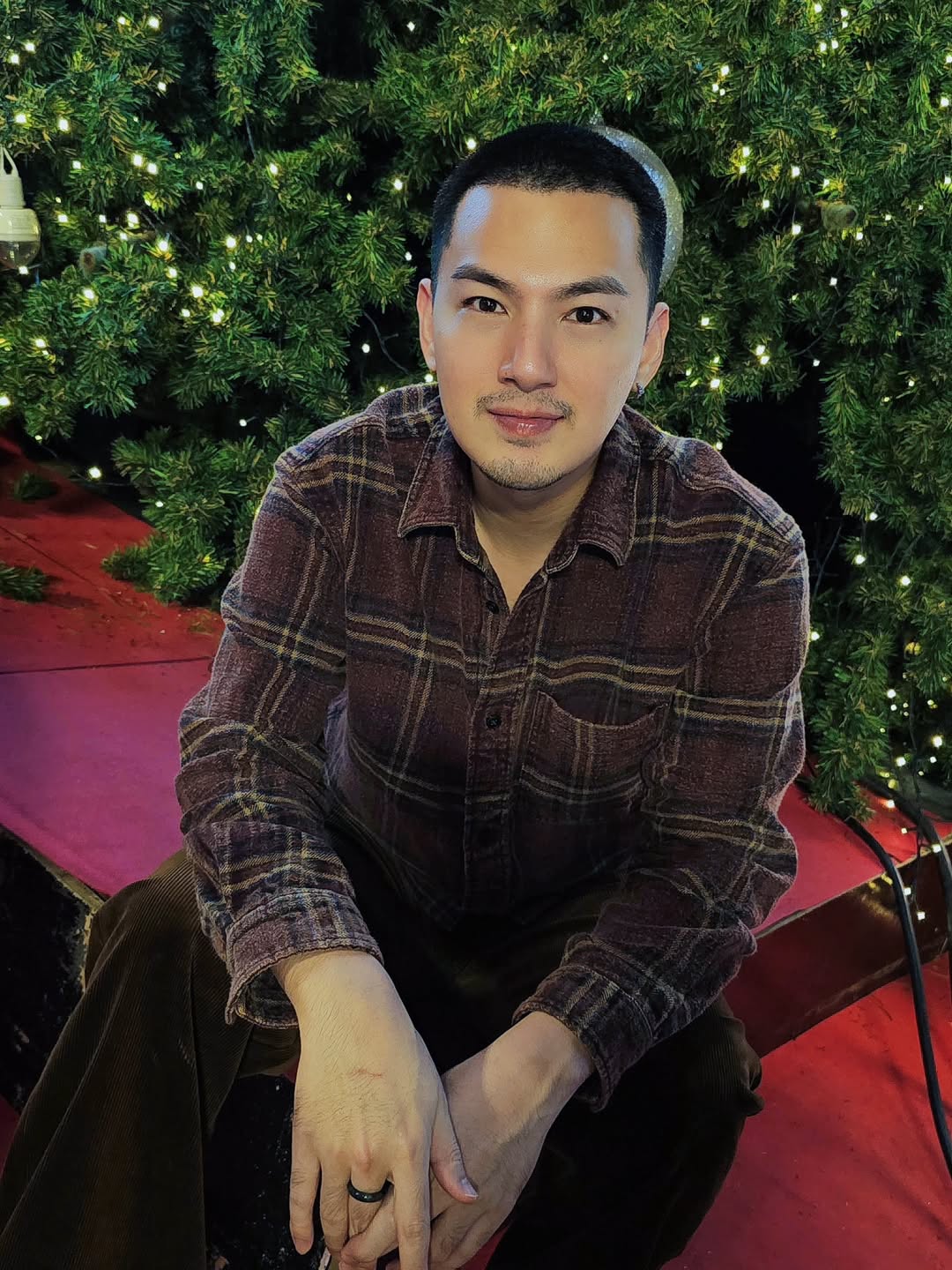 เจมส์ - ภูริพรรธน์ เวชวงศาเตชาวัชร์