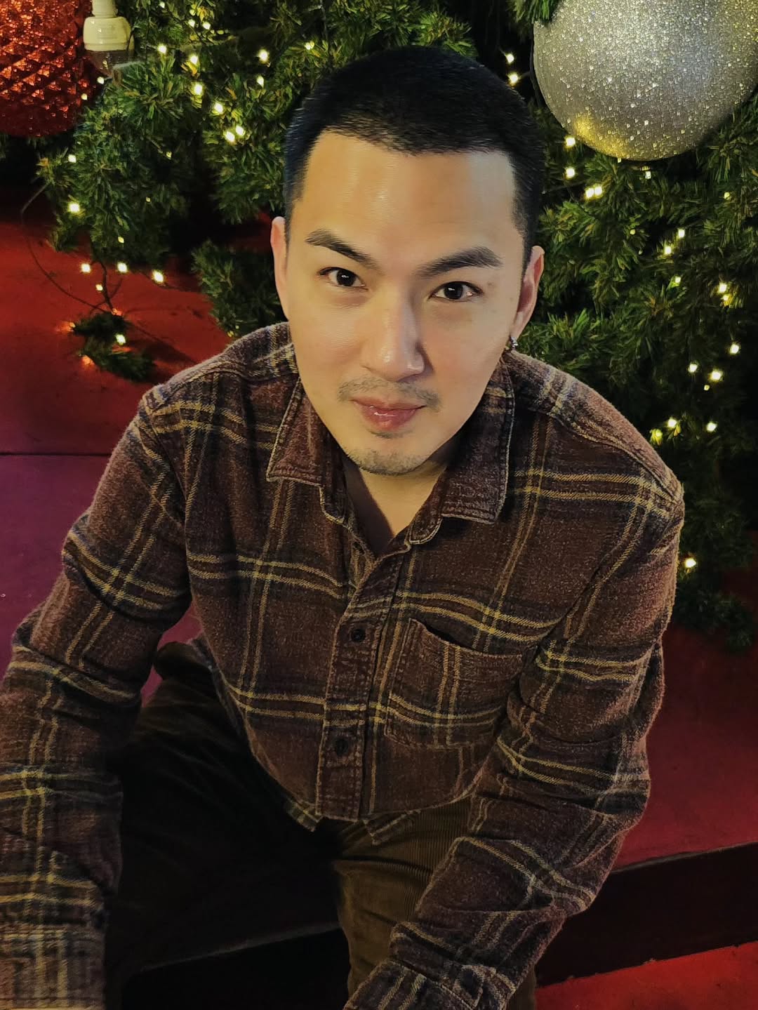 เจมส์ - ภูริพรรธน์ เวชวงศาเตชาวัชร์