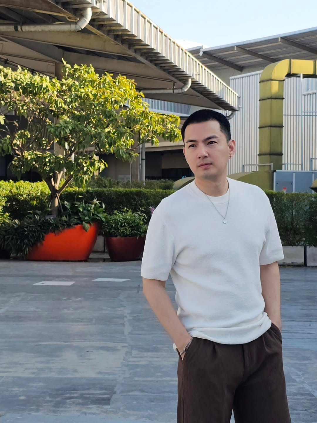 เจมส์ - ภูริพรรธน์ เวชวงศาเตชาวัชร์