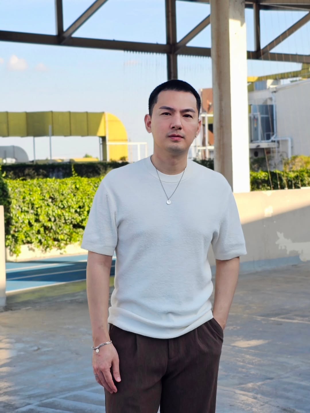 เจมส์ - ภูริพรรธน์ เวชวงศาเตชาวัชร์