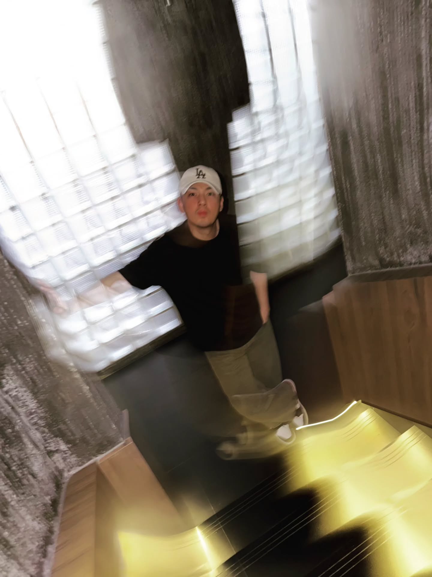 เจมส์ - ภูริพรรธน์ เวชวงศาเตชาวัชร์