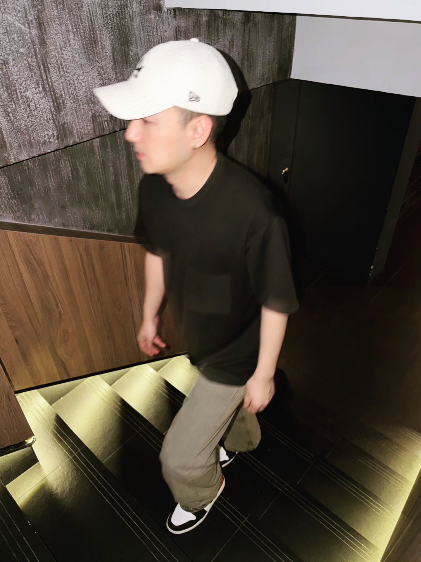 เจมส์ - ภูริพรรธน์ เวชวงศาเตชาวัชร์