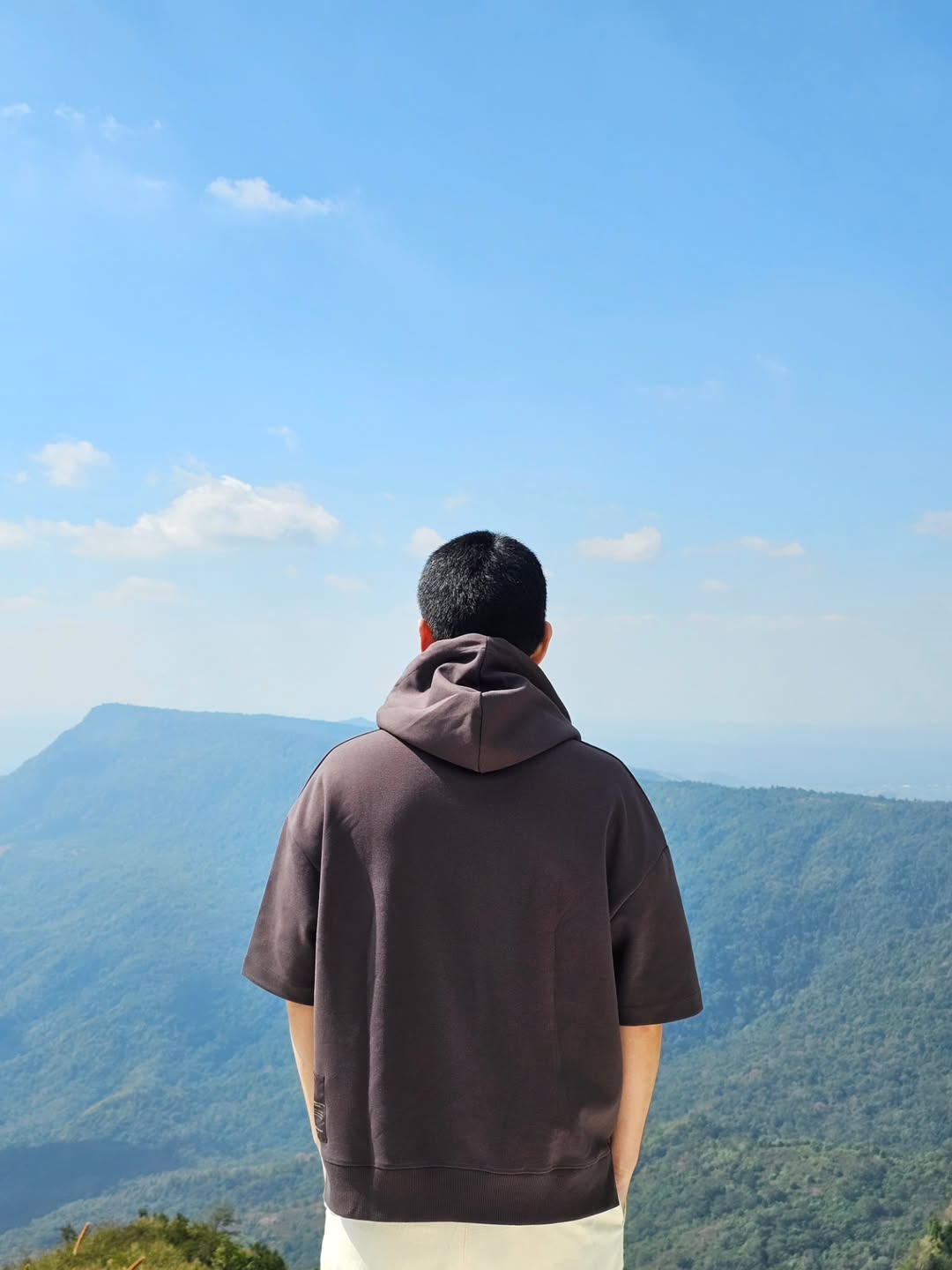 เจมส์ - ภูริพรรธน์ เวชวงศาเตชาวัชร์