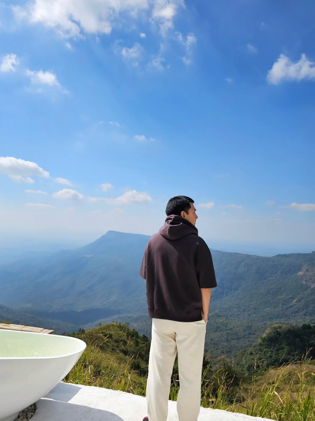 เจมส์ - ภูริพรรธน์ เวชวงศาเตชาวัชร์