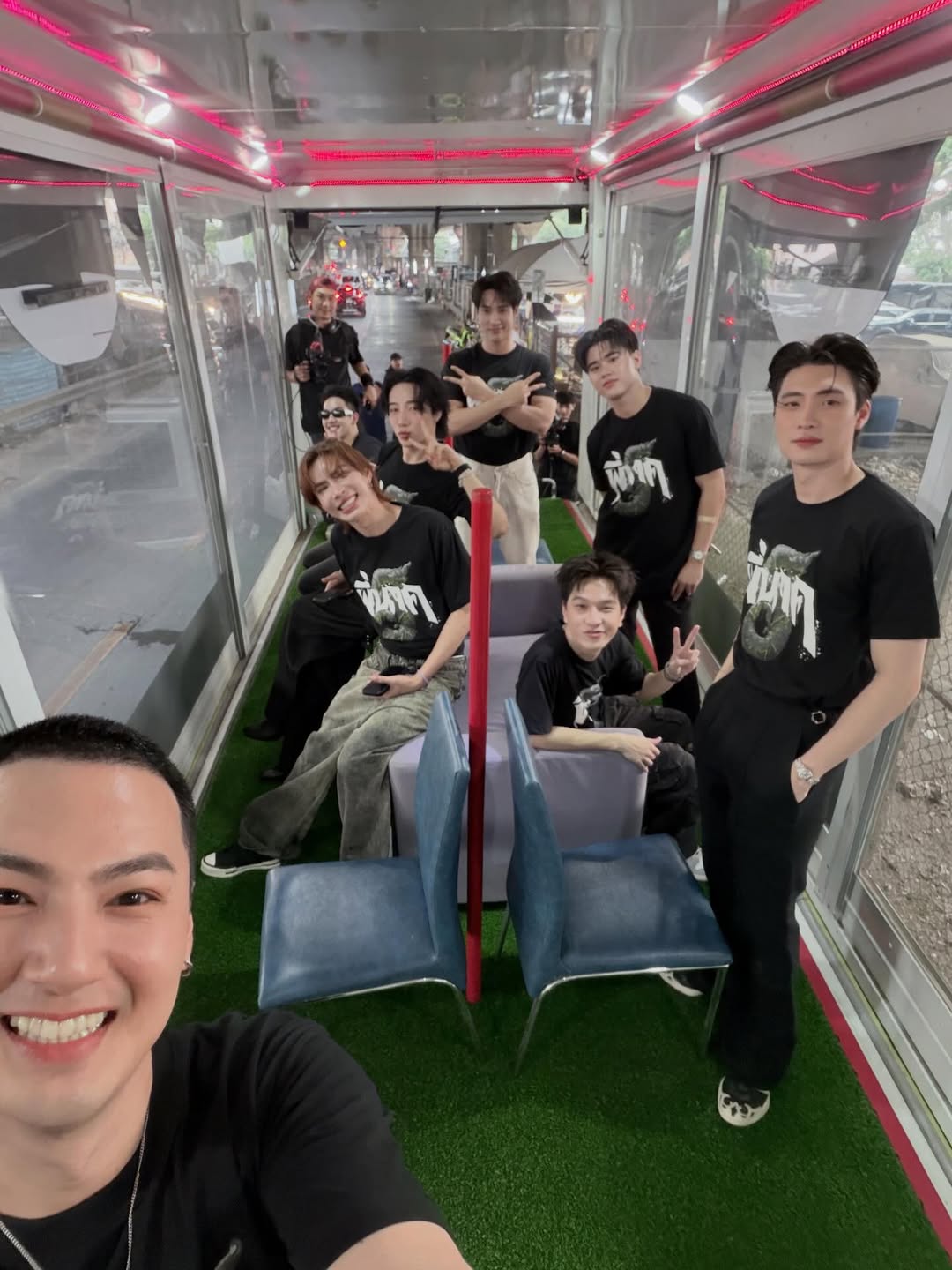 เจมส์ - ภูริพรรธน์ เวชวงศาเตชาวัชร์