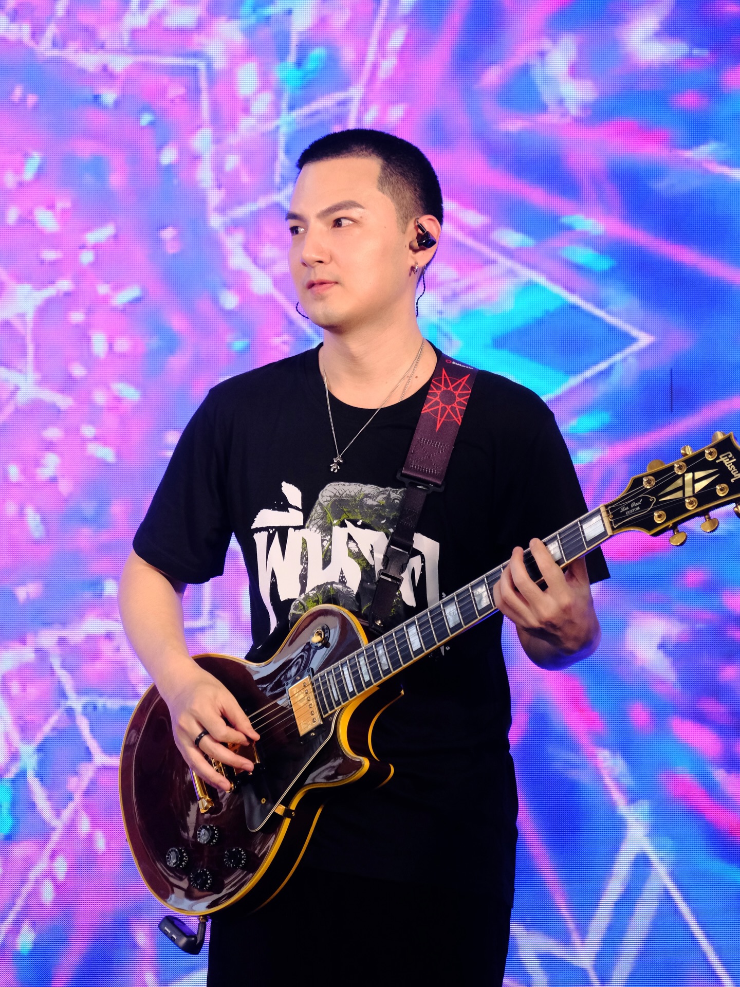 เจมส์ - ภูริพรรธน์ เวชวงศาเตชาวัชร์