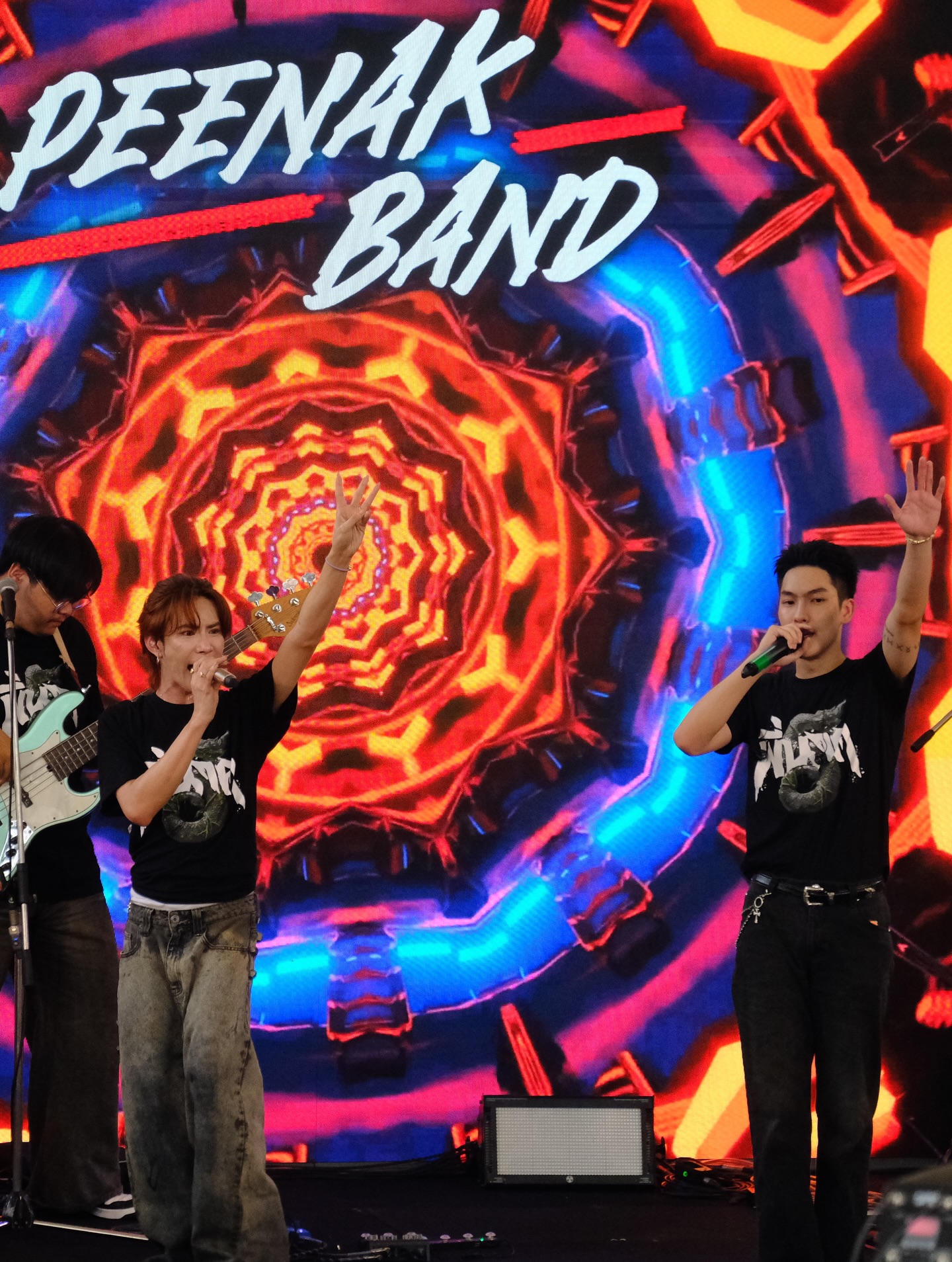 เจมส์ - ภูริพรรธน์ เวชวงศาเตชาวัชร์