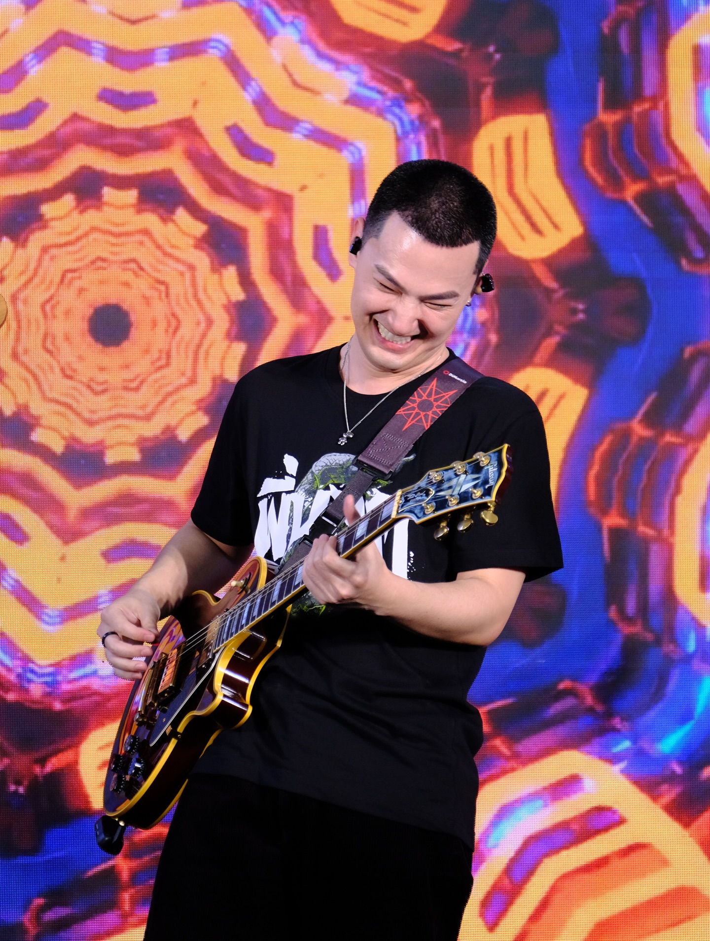 เจมส์ - ภูริพรรธน์ เวชวงศาเตชาวัชร์