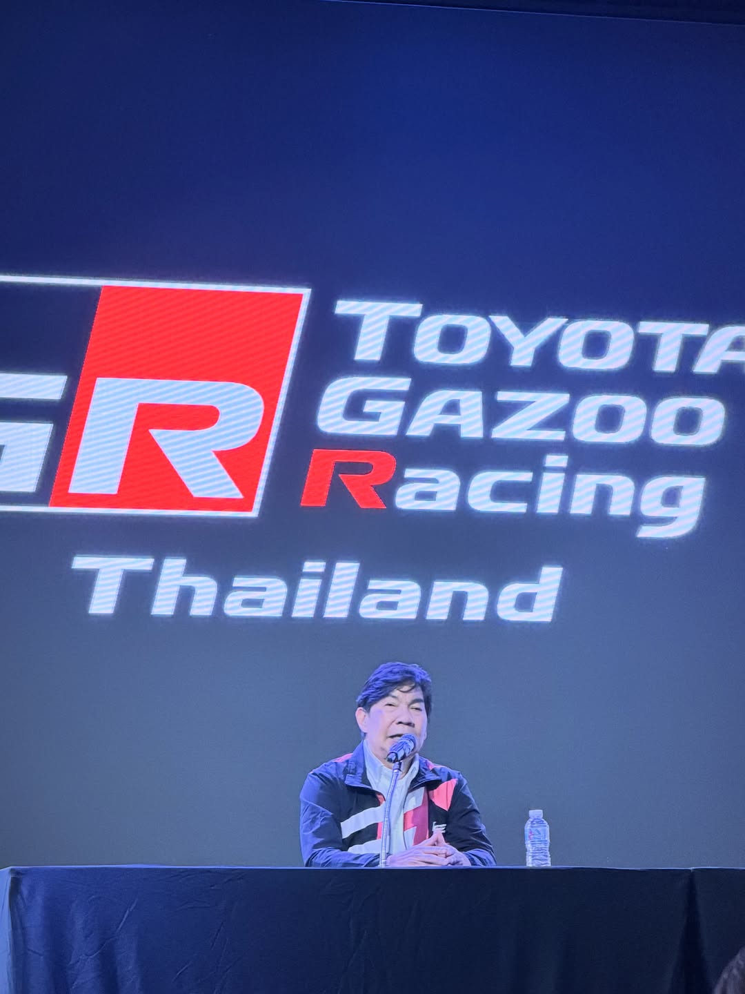 เจมส์ - ภูริพรรธน์ เวชวงศาเตชาวัชร์