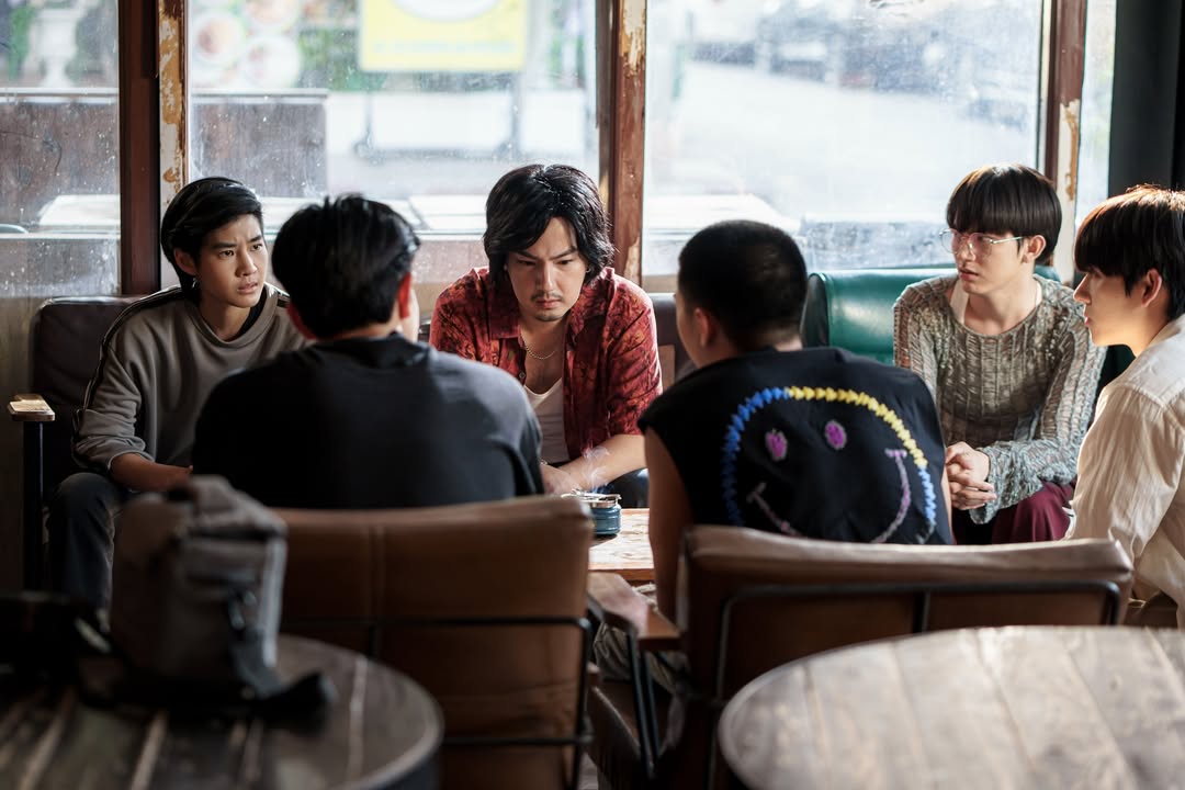 เจมส์ - ภูริพรรธน์ เวชวงศาเตชาวัชร์