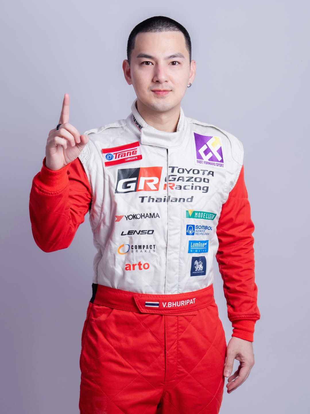 เจมส์ - ภูริพรรธน์ เวชวงศาเตชาวัชร์