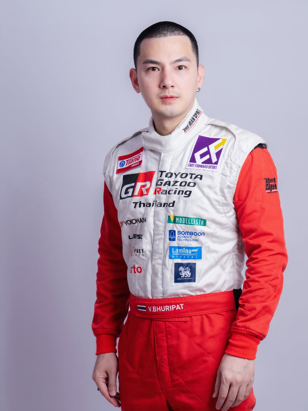 เจมส์ - ภูริพรรธน์ เวชวงศาเตชาวัชร์