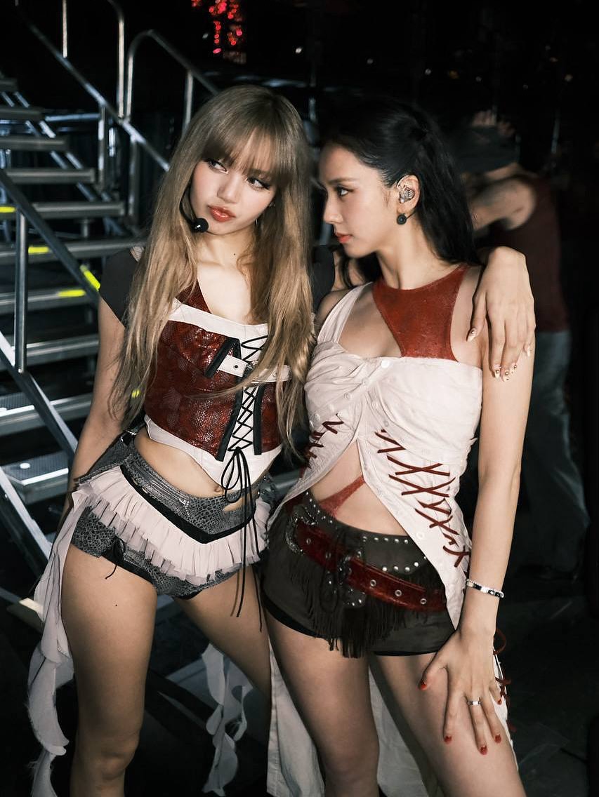 ลิซ่า - ลลิษา มโนบาล
