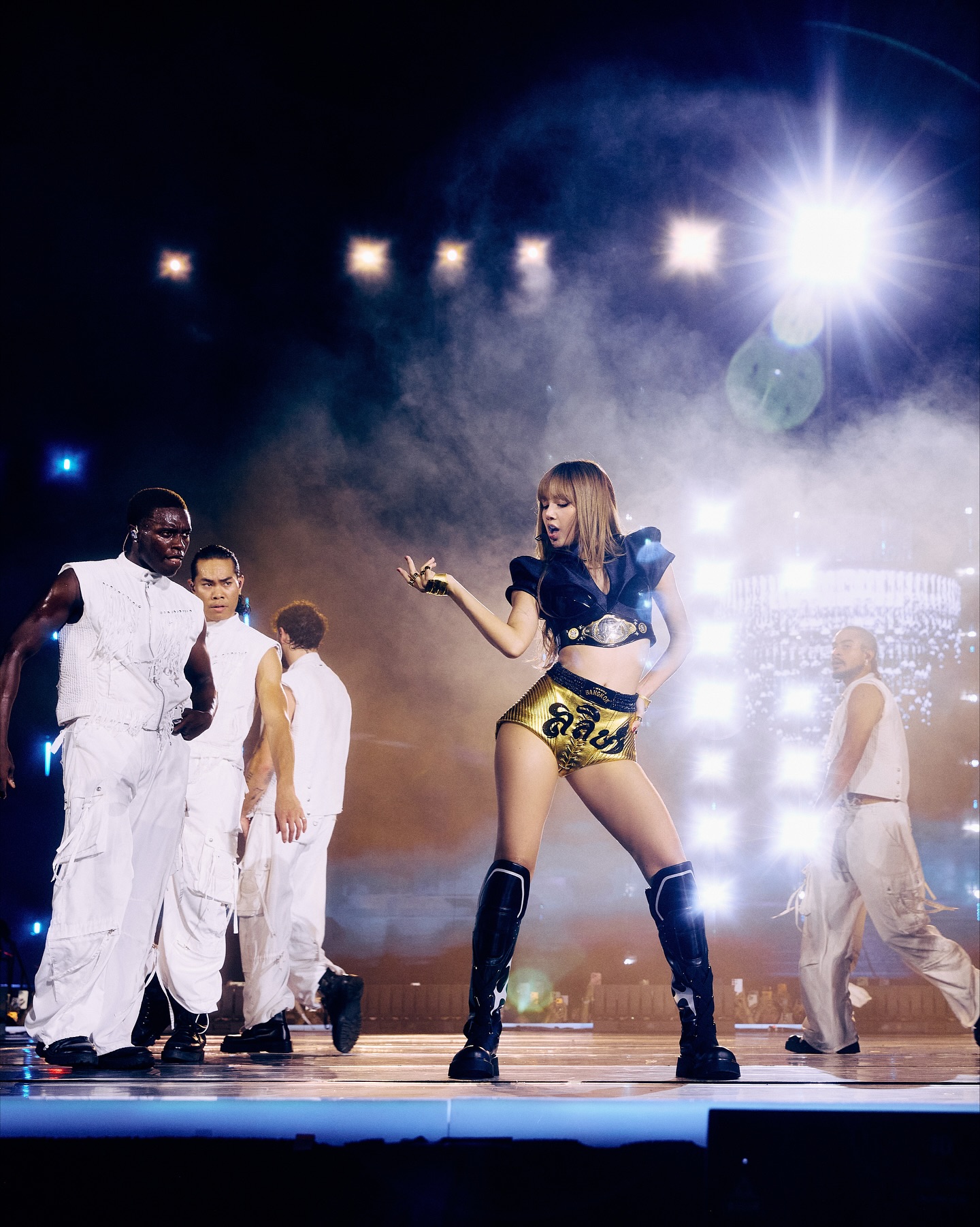 ลิซ่า - ลลิษา มโนบาล