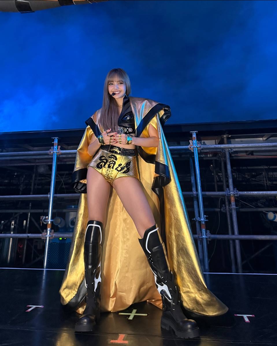 ลิซ่า - ลลิษา มโนบาล