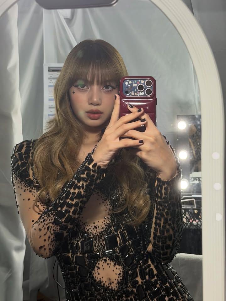 ลิซ่า - ลลิษา มโนบาล