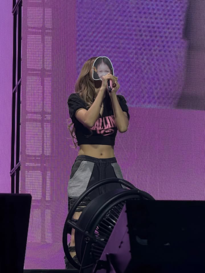 ลิซ่า - ลลิษา มโนบาล