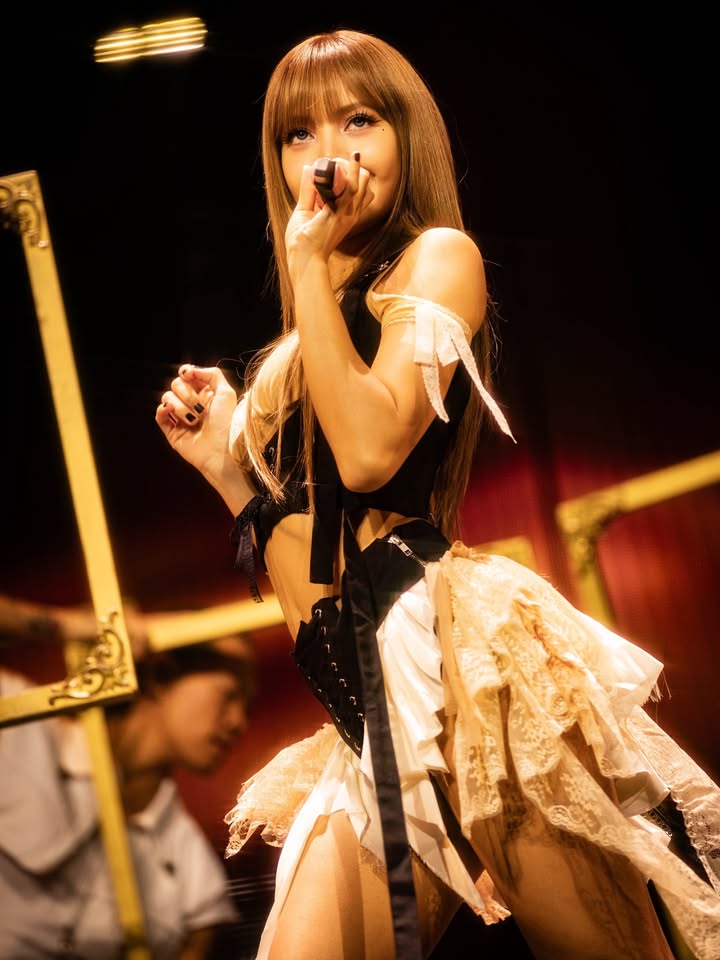 ลิซ่า - ลลิษา มโนบาล