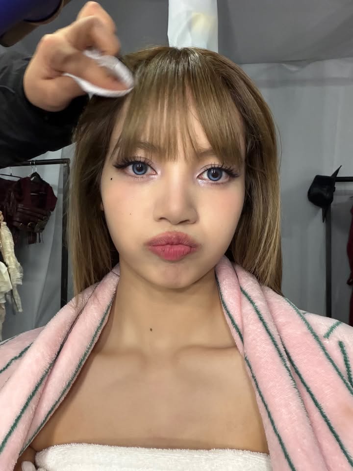 ลิซ่า - ลลิษา มโนบาล