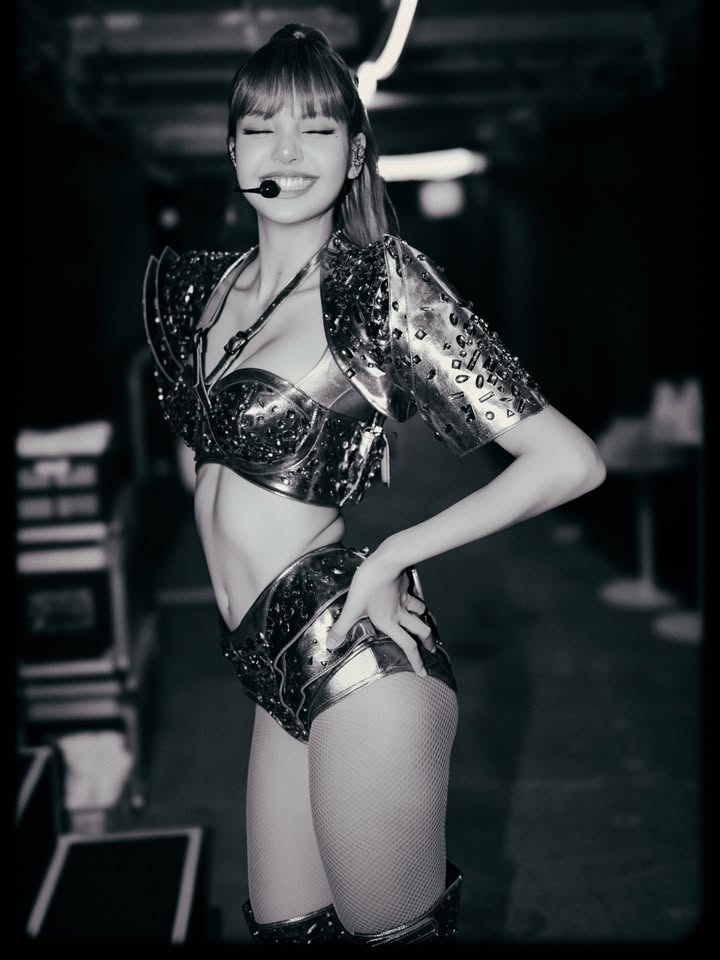 ลิซ่า - ลลิษา มโนบาล