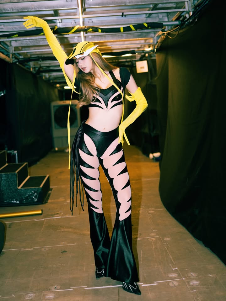 ลิซ่า - ลลิษา มโนบาล