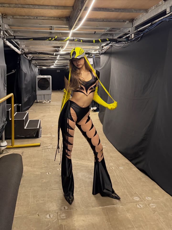 ลิซ่า - ลลิษา มโนบาล