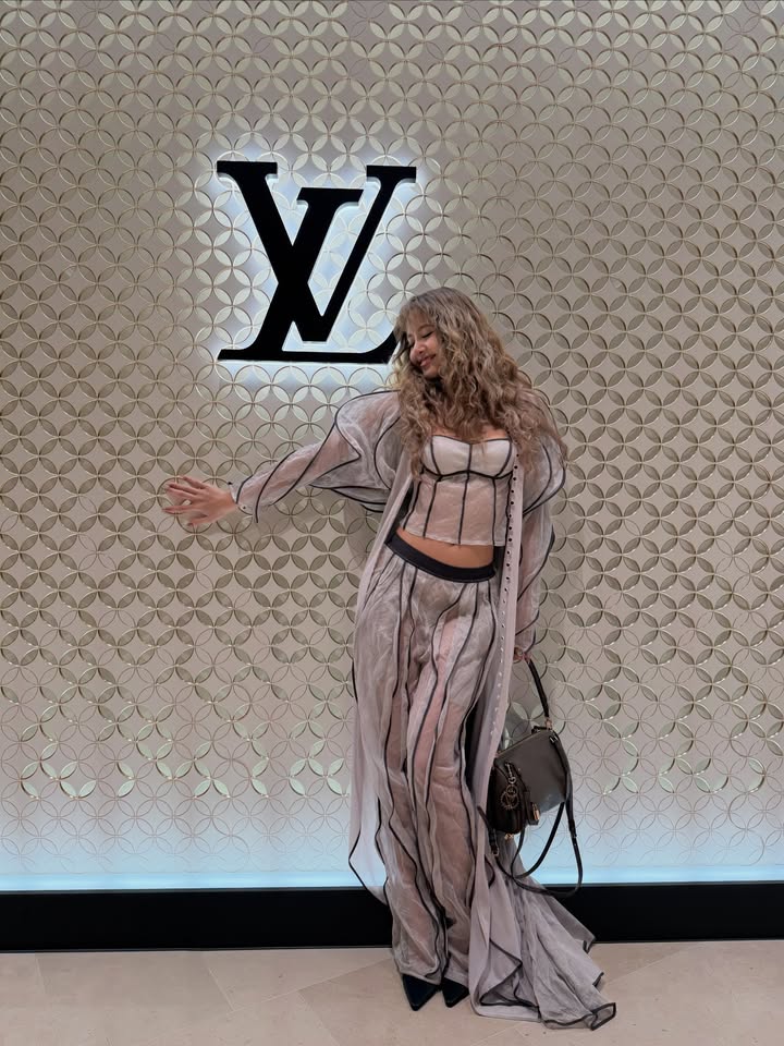 ลิซ่า - ลลิษา มโนบาล