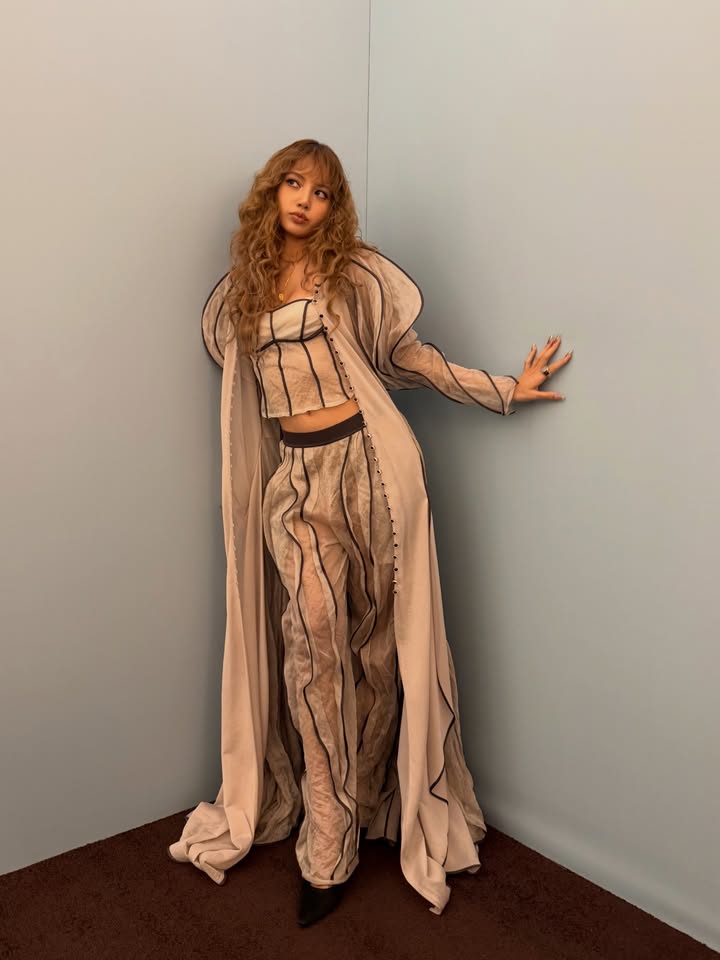 ลิซ่า - ลลิษา มโนบาล