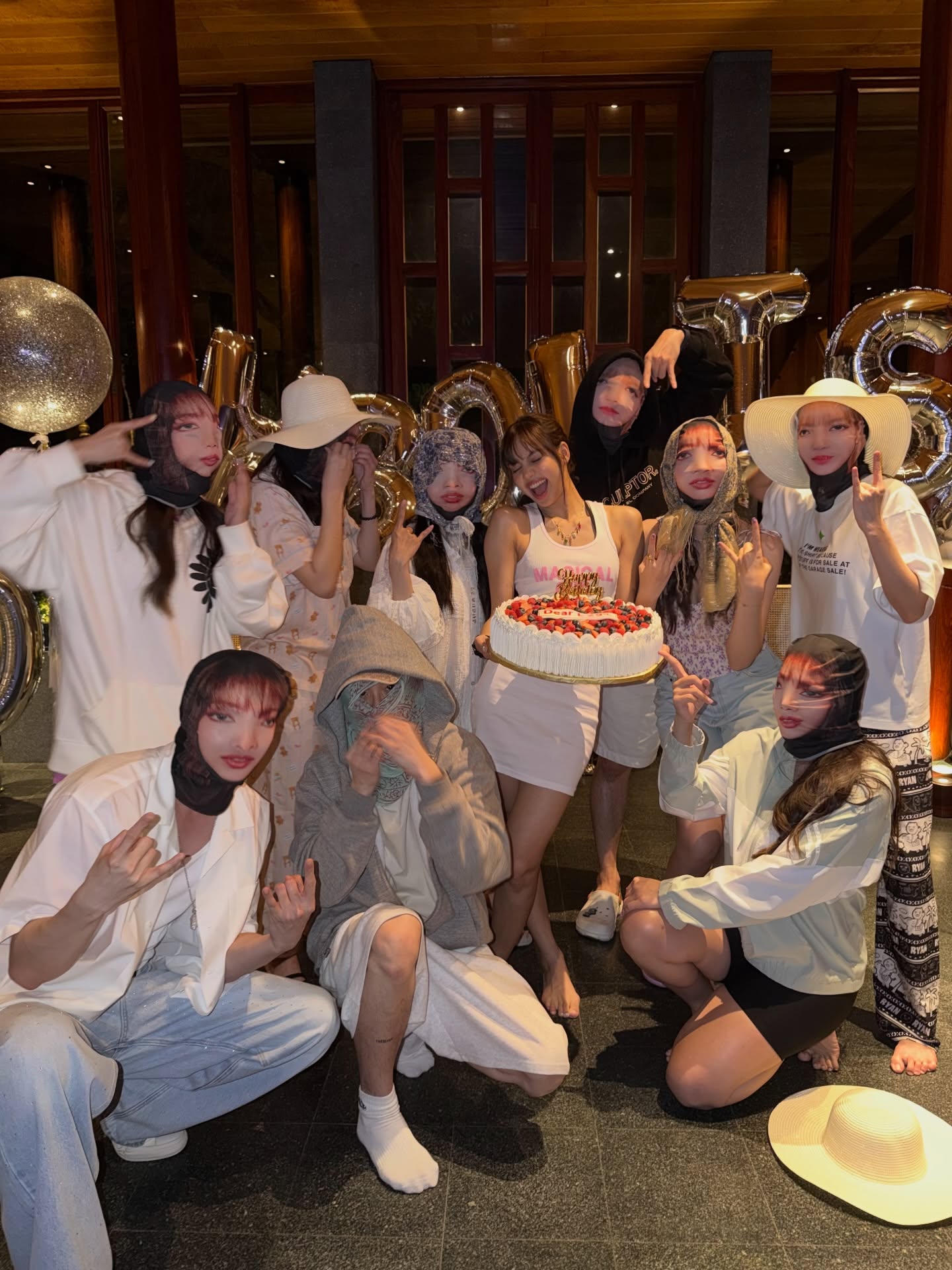 ลิซ่า - ลลิษา มโนบาล