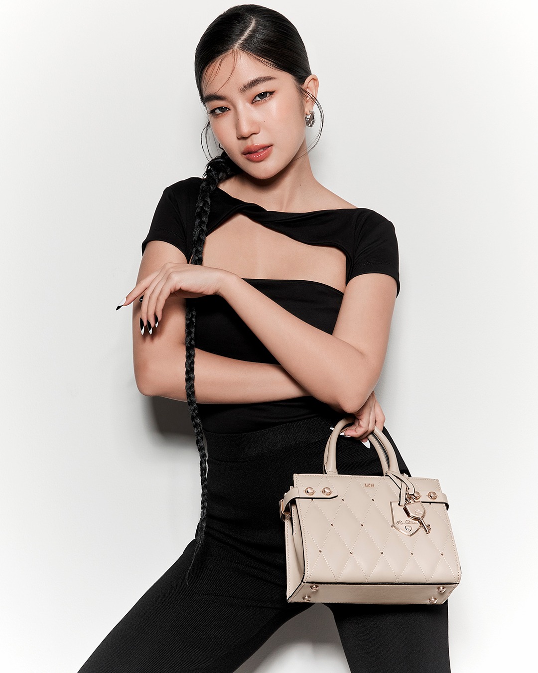 ก้อย - อรัชพร โภคินภากร